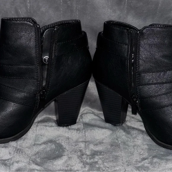 Elegant Triple-Buckle Black Ankle Booties - Picture 2 of 3